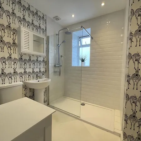 Secluded Garden Sanctuary In Clifton Village