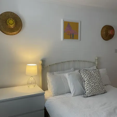 Secluded Garden Sanctuary In Clifton Village *
