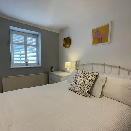 Secluded Garden Sanctuary In Clifton Village